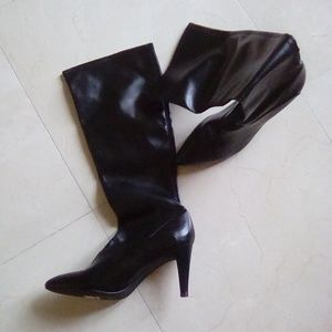 Black size 10 Traspira heeled boots - never worn